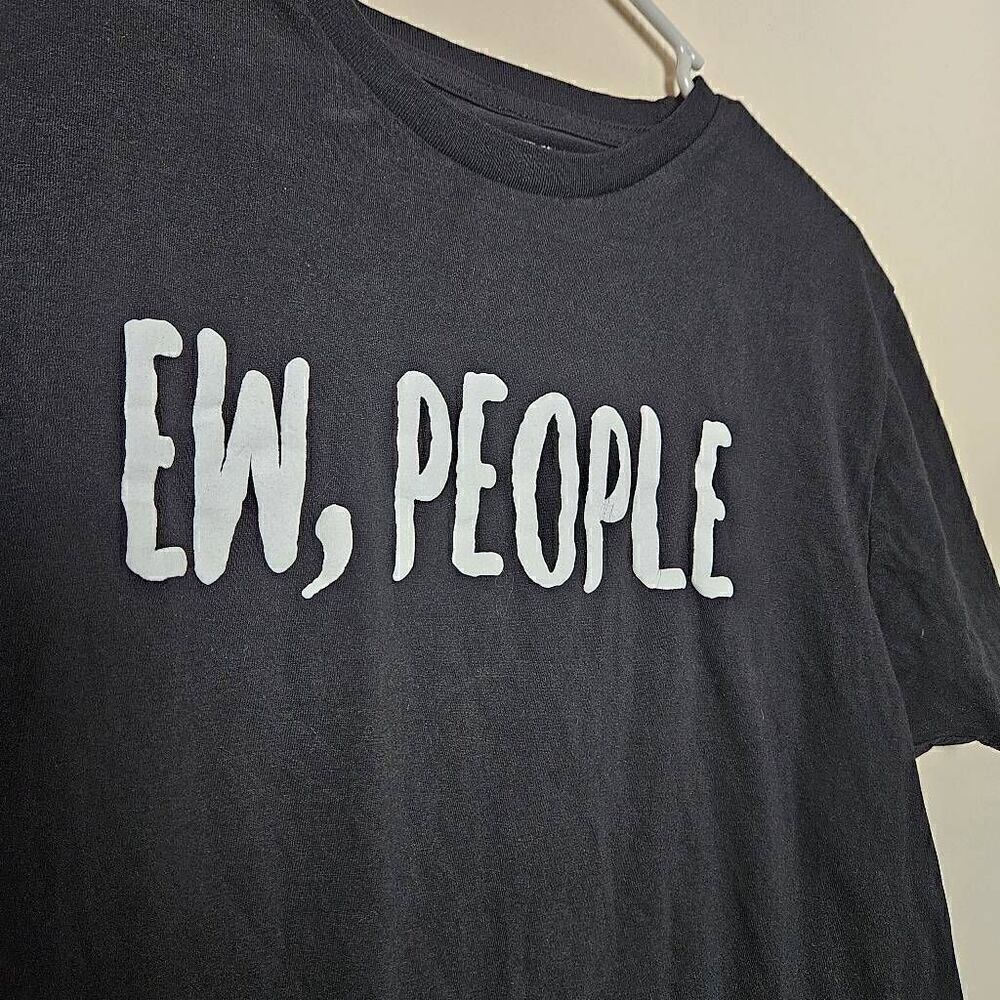 Hot Topic Ew People T-shirt - Picture 2 of 6